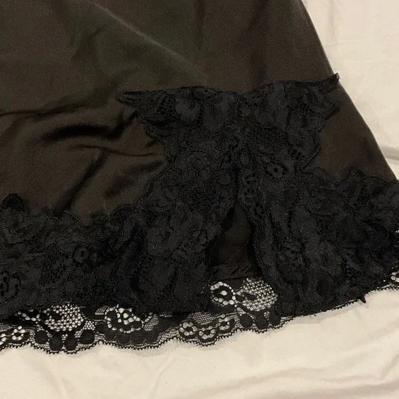 Sleek Black Lace Chemise - Picture 3 of 11